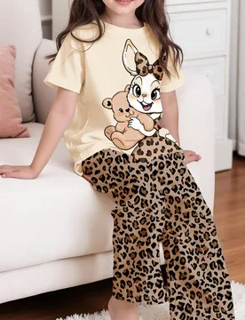 Conjunto de 2 piezas de camiseta de manga corta y pantalones cortos en color crema beige, con estampado lindo y dulce de lazo, conejo y oso, para niñ - Shein - FashionsVida
