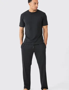 Herren T-Shirt & Hosen Lounge-Set Black Größe Medium - boohooMAN - FashionsVida