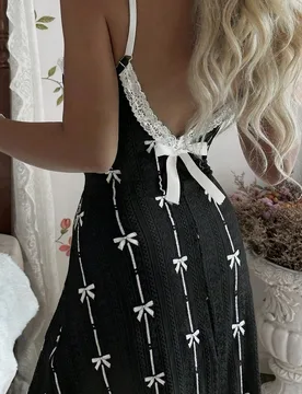 Camisón de jacquard con lazo negro, estampado y ribete de encaje en contraste M - Shein - FashionsVida
