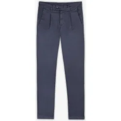 Chino de hombre slim fit con pinzas
