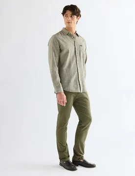 Pantalones greensboro de hombre de corte regular - Wrangler - FashionsVida