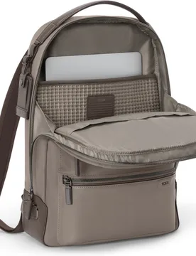 Mochila Bradner Harrison de nylon driftwood - Tumi - FashionsVida