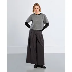 Pantalón de mujer largo tipo cullote detalle pliegues