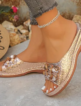 Sandalias de cuña para mujer de verano, punta fina, suela gruesa, diseño de remaches huecos de moda, rosa, adecuadas para playa y vacaciones CN44 - Shein - FashionsVida