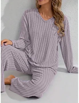 Conjunto de pijama de top de manga larga con cuello en V acanalado y pantalones holgados, ropa de estar por casa casual para mujer en otoño/invierno - Shein - FashionsVida