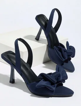Sandalias de tacón alto de satén con punta puntiaguda y decoración de lazo, con correa elástica en el tobillo, adecuadas para fiestas, uso diario, - Shein - FashionsVida