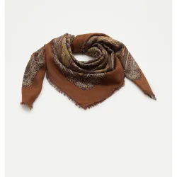 Echarpe cuadrado con estampado paisley