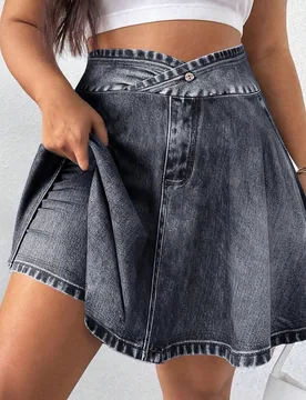 Falda-pantalón deportiva de cintura alta con efecto denim verde oscuro para mujer talla grande, elástica, estilo smart casual de verano para uso dia - Shein - FashionsVida