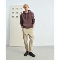 Pantalón de hombre tipo chino con goma en el bajo