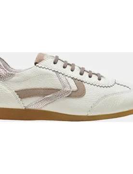 Deportivo en piel blanca y detalles topo - 24HRS - FashionsVida