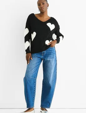 Women's Black V Neck Oversized Heart Knit Jumper Size: Medium/Large - Black - Size: M/L - Gini London - FashionsVida