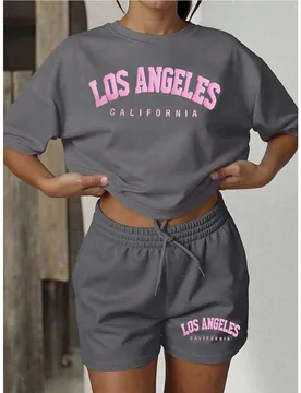 Conjunto de 2 piezas de ropa casual de verano para mujer con camiseta gráfica de letras Los Ángeles en gris oscuro y shorts con cordón, ropa para s - Shein - FashionsVida