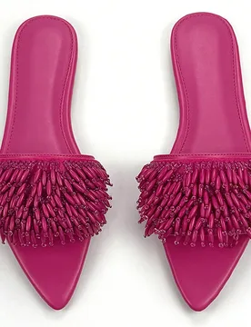 Sandalias tipo mule planas de mujer, hechas a mano con decoración de cuentas, tela de PU rojo rosa, punta puntiaguda, cómodas y de moda, para uso ca - Shein - FashionsVida