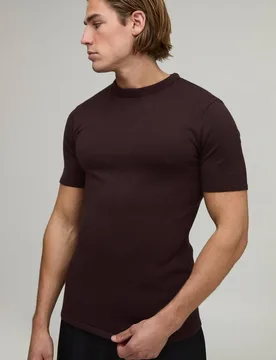 Herren Muskelbetontes Strick-Oberteil Mit Weicher Haptik Brown Größe Medium - boohooMAN - FashionsVida