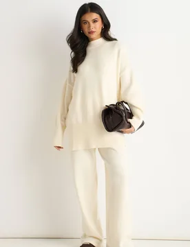 Women's Off White Turtle Neck Oversized Knitted Jumper Size: Medium/Large - Off White - Size: M/L - Gini London - FashionsVida