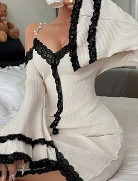 Camisón de mujer con escote en V, manga larga, hombros descubiertos y parches de encaje - Shein - FashionsVida