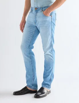Vaquero Greensboro de hombre de tiro medio y pierna recta - Wrangler - FashionsVida