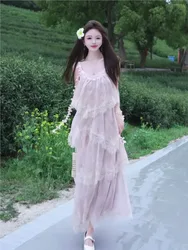 A new vacation-style strappy cake dress with ruffled lace and of atmosphere