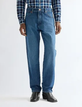 Vaquero de hombre frontier de corte relaxed straight en gris - Wrangler - FashionsVida
