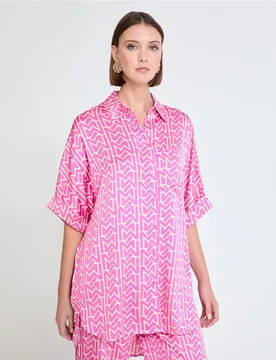 Camisa de mujer satinada y estampada con bolsillo - Lola Casademunt - FashionsVida