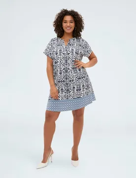 Vestido corto en viscosa con estampado estampado decorativo all-over con borde en contraste en el dobladillo - Fiorella Rubino - FashionsVida