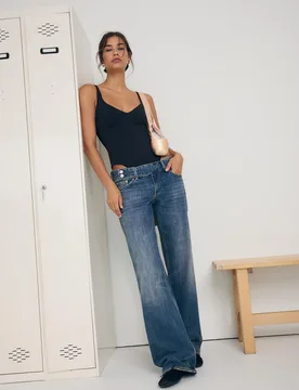 Low-Waist Straight-Jeans mit Hammer-Loop-Bund MITTELBLAUER DENIM-WASHED-LOOK 34 - Stradivarius - FashionsVida