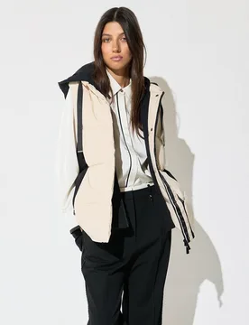 Chaleco de mujer acolchado contrastes con capucha - Lola Casademunt - FashionsVida