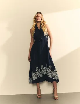 Vestido midi sin mangas estilo denim con bordados calados - Hannibal Laguna Collection - FashionsVida
