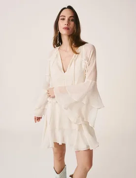 Vestido corto fluido confeccionado en gasa de manga larga acampanada - Alma en Pena - FashionsVida