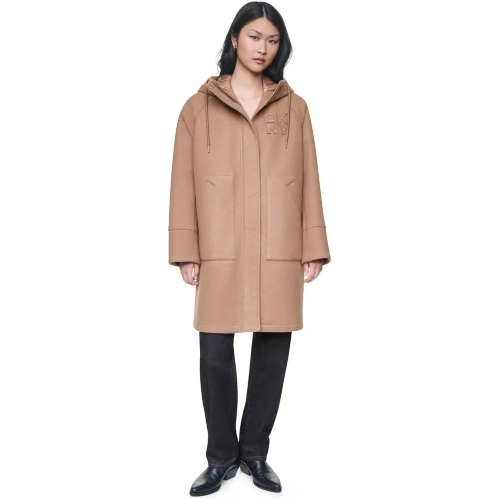 Abrigo de mujer con espalda acolchada y parte frontal tipo paño - DKNY Jeans - FashionsVida