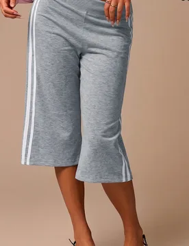 Pantalones deportivos capri con rayas de contraste en los laterales S - Shein - FashionsVida