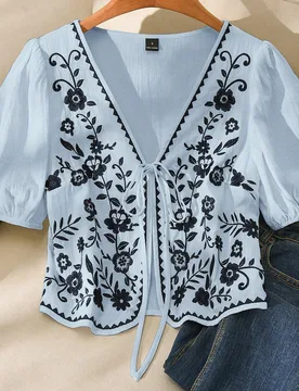 Blusa ajustada bordada para mujer, casual para casa y vacaciones, azul y blanca, manga corta con lazo, primavera/verano S - Shein - FashionsVida
