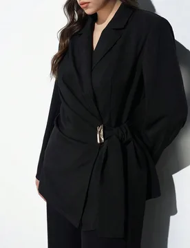 Blazer elegante de oficina negro para mujer talla grande, diseño asimétrico con lazo lateral y hebilla metálica, chaqueta holgada moderna para uso - Shein - FashionsVida