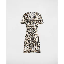 Vestido corto con escote pico