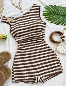 Mono corto de mujer casual y sexy para vacaciones, con hombros asimétricos, decoración metálica de estrella de mar, a rayas, ajustado, adecuado par - Shein - FashionsVida
