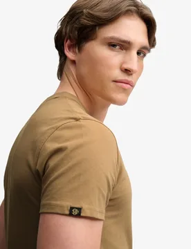Superdry Herren Essential Serif Logo T-shirt Schmale Passform Brown - Größe: XL - 29.99 - FashionsVida