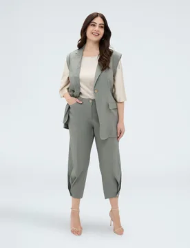 Pantalones de mujer balloon de mezcla de lino bolsillos delanteros y raya marcada detalle de botón en el bajo de la pierna - Fiorella Rubino - FashionsVida