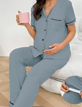 Conjunto de pijama de top de manga corta con botones frontales y ribete en contraste, y pantalón largo para embarazadas S - Shein - FashionsVida