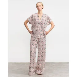 Camisa de mujer de manga corta con solapa en escote panadero