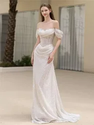 A light luxury and niche sequined fishtail banquet one-shoulder toasting dress