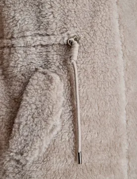 Chaqueta de mujer de lana de cordero con capucha y ceñidor - Maximilian - FashionsVida