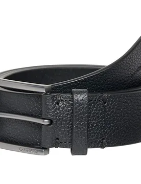 Cinturón de piel con hebilla metalizada - Calvin Klein - FashionsVida