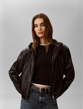 Chaqueta mujer de efecto piel con capucha - Calvin Klein Jeans - FashionsVida