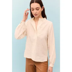 Blusa de mujer de corte clásico y recta