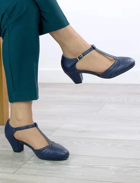 Women's Mid Block Heel T-Bar Comfort Brogue Court Shoes in Navy Size: 7 - Navy - Size: 7 - Ajvani - FashionsVida