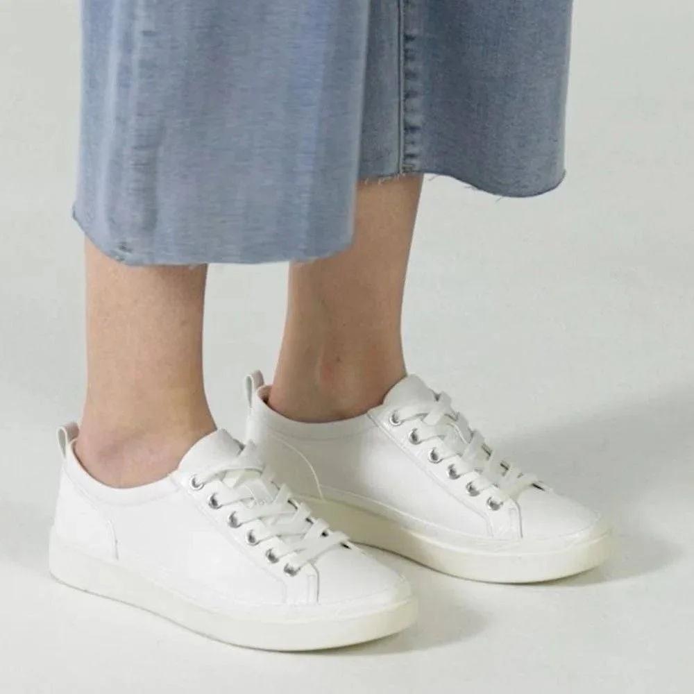 Women's Winny Trainers in White Size: 7 - White - Size: 7 - Vionic - FashionsVida