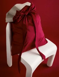 M&S Velvet Bow Sack Red Mix