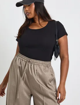 Womens Plus Basic Rib Scoop Neck Fitted Short Sleeve Top - Black - Size 18 Uk - Boohoo - FashionsVida