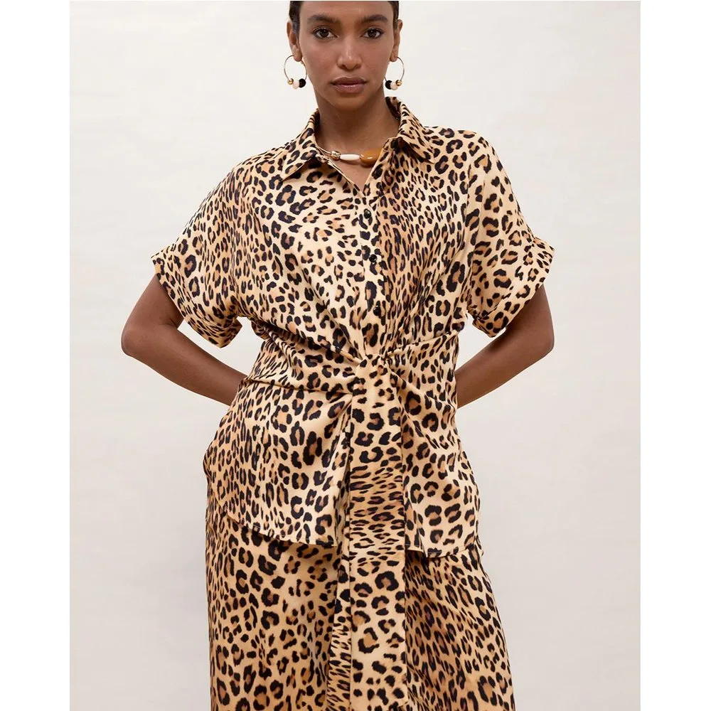Camisa de mujer con nudo animal print - Lola Casademunt - FashionsVida
