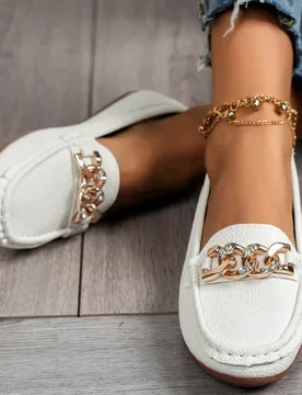 Mocasines planos sin cordones para mujer en blanco puro, cómodos para primavera/verano, de cuero PU suave, punta redonda, con decoración de cadena d - Shein - FashionsVida